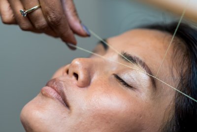 Fluffy brows zijn de wenkbrauwtrend van dit najaar